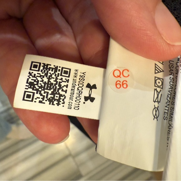 Under Armour Women's Black Ski Jacket - Picture 5 of 7